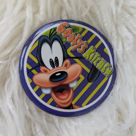 Goofy's Kitchen from Disneyland hotel Collector's Button Pin - Picture 1 of 2